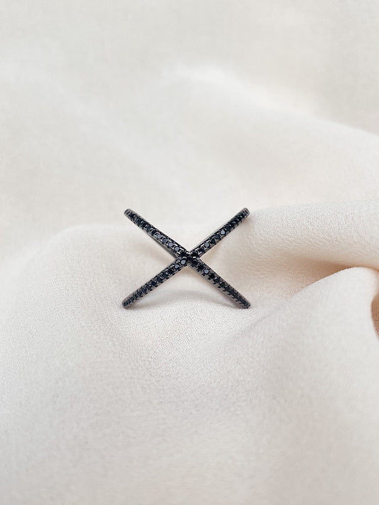 Anillo X con circones negros (Rodhio Negro)