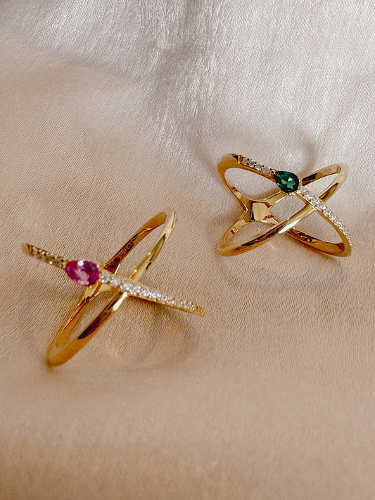 Anillo X con circones y gotita verde