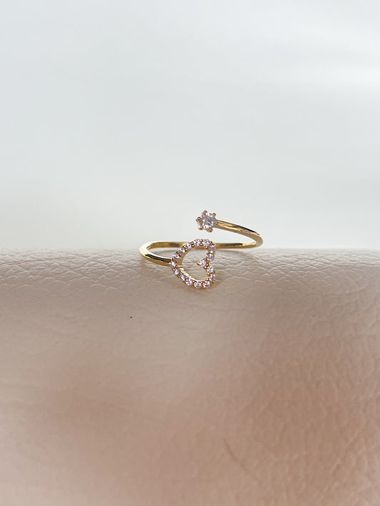 Anillo cruzado corazón calado con circones regulable