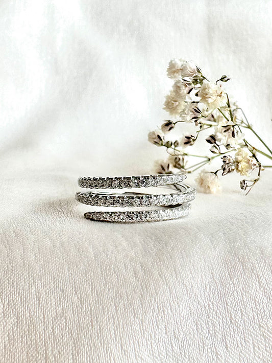 Anillo espiral con circones