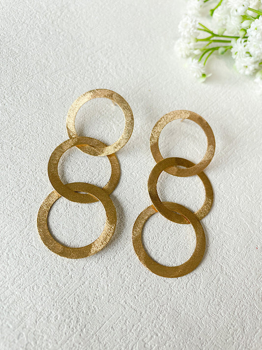 Aretes 3 argollas satinadas entrelazadas