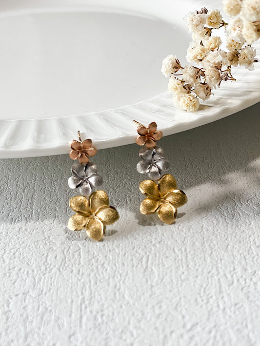 Aretes 3 flores satinadas 3 colores en degradé
