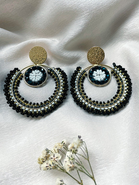Aretes argolla con mostacillas alrededor grandes