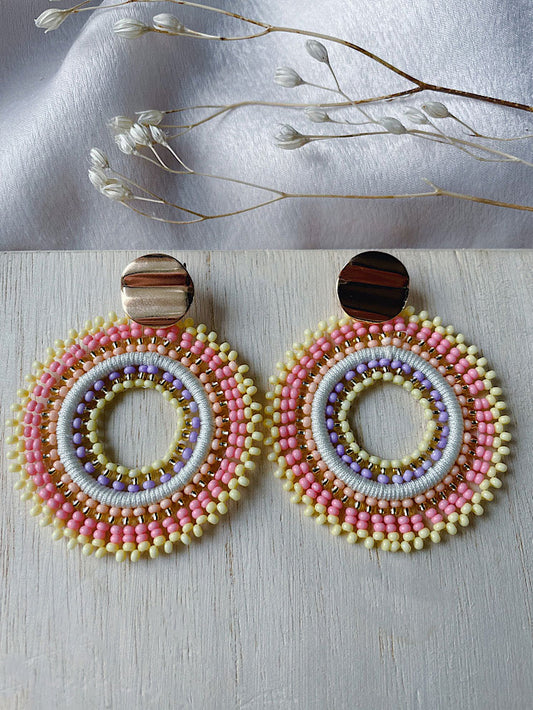 Aretes círculo con hueco y mostacillas