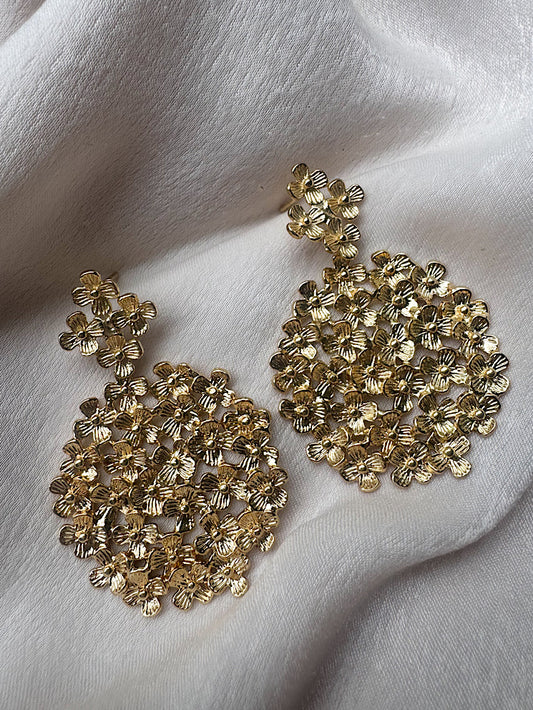 Aretes círculo de flores texturadas