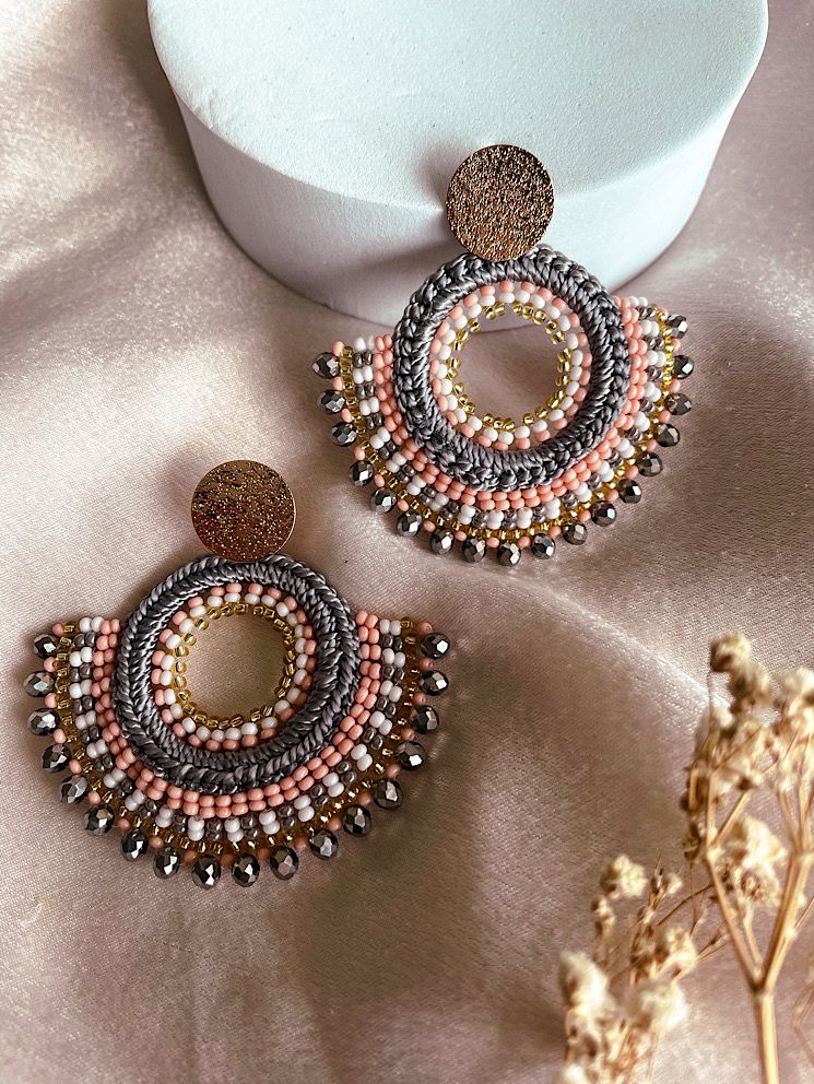Aretes círculo tejidos con mostacillas