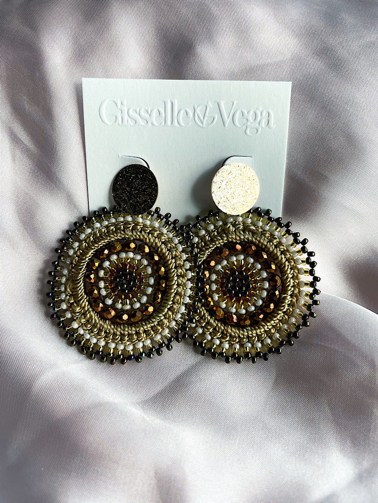 Aretes círculo tejido con hilo y mostacillas