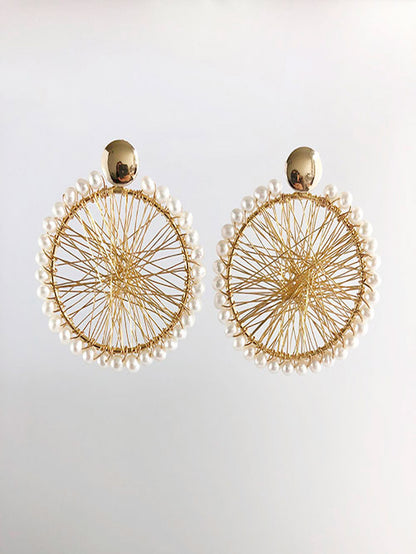 Aretes círculo telaraña con perlas alrededor