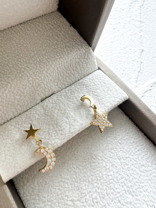 Aretes colgantes luna y estrella con circones chicos
