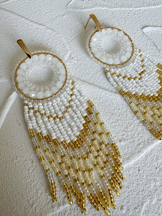 Aretes círculo con tiras colgando