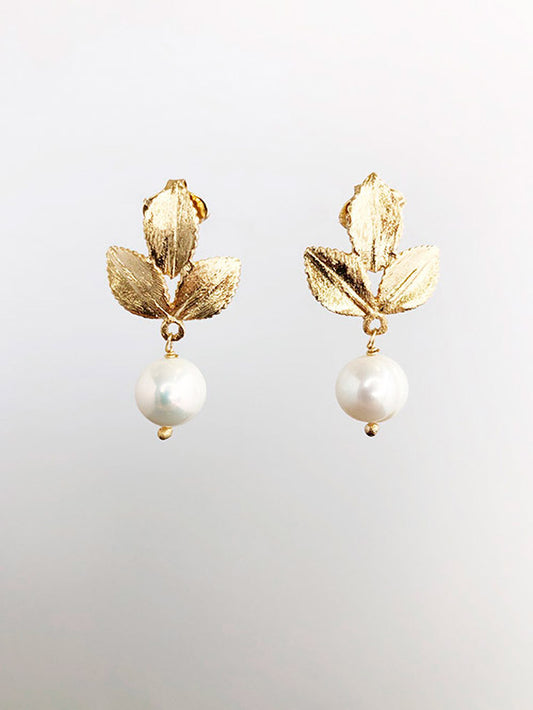 Aretes 3 hojas satinadas con perla