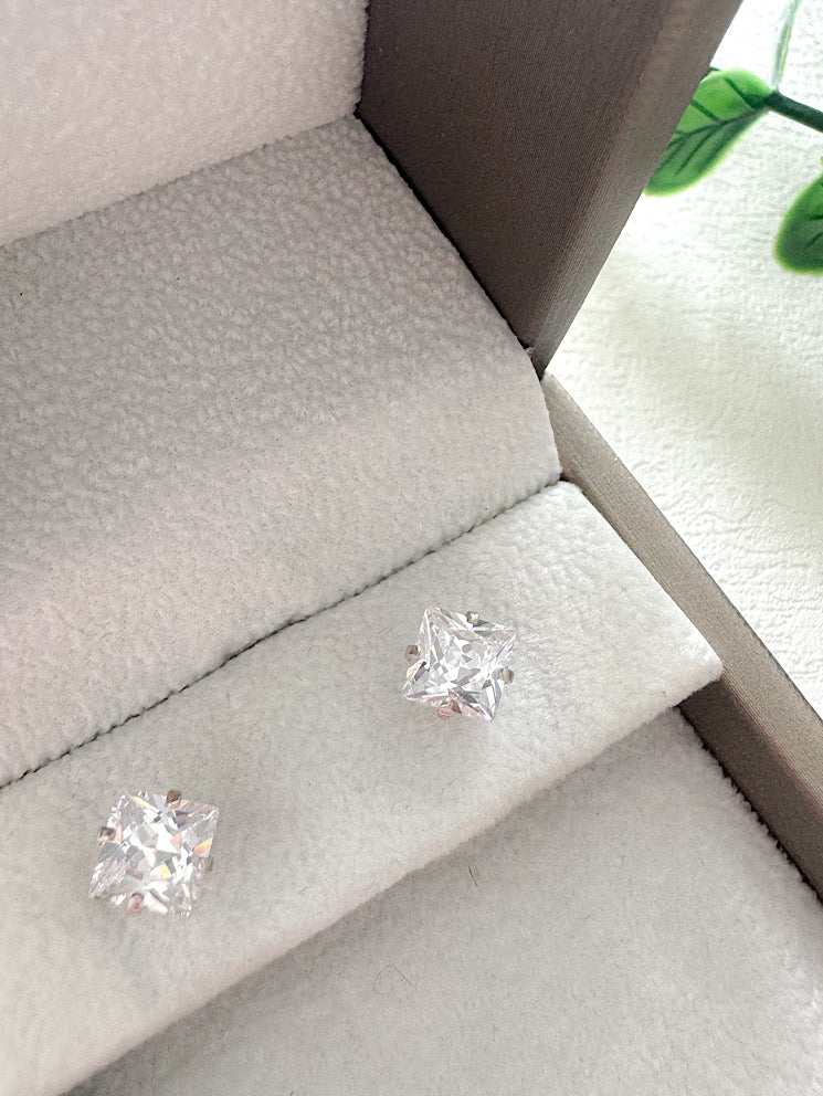 Aretes pegados circón cuadrado