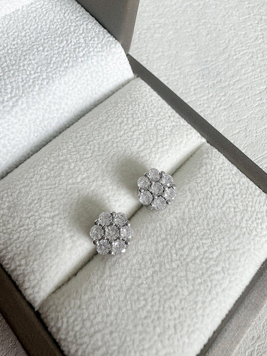 Aretes pegados flor