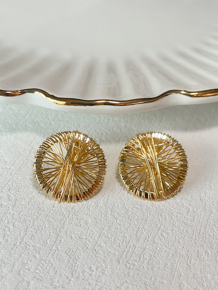 Aretes pegados circulo telaraña