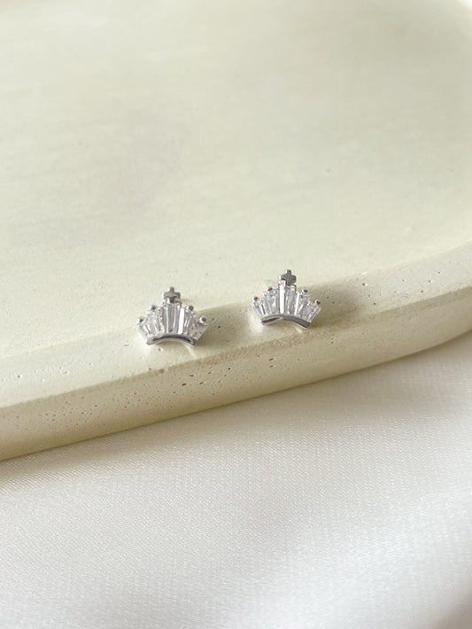 Aretes pegados coronita con circones