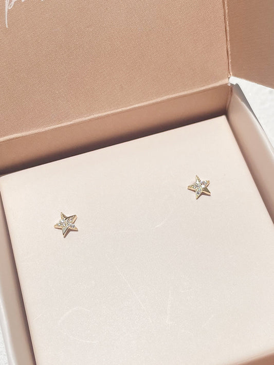 Aretes pegados estrella