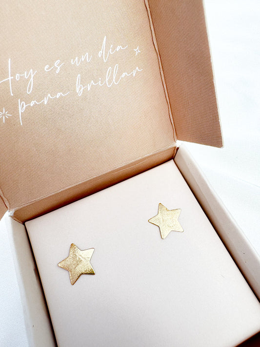 Aretes pegados estrella satinados