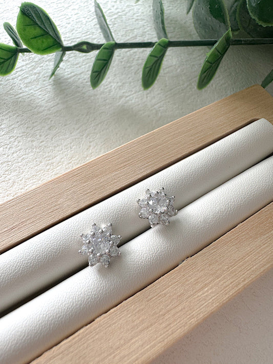 Aretes pegados flor
