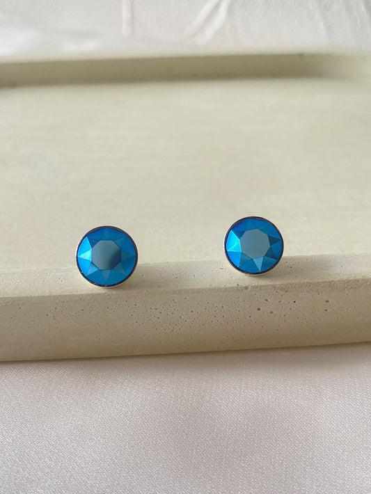 Aretes pegados punto de luz Swarovski