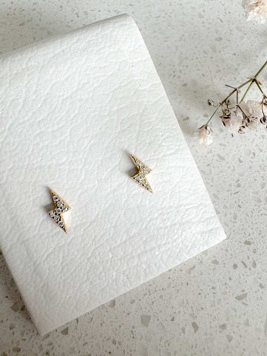 Aretes pegados rayo