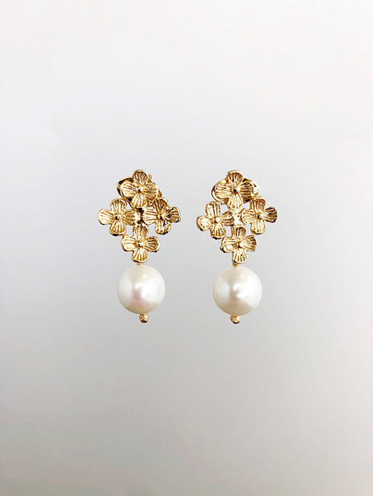 Aretes rombo 4 florcitas con perla colgando