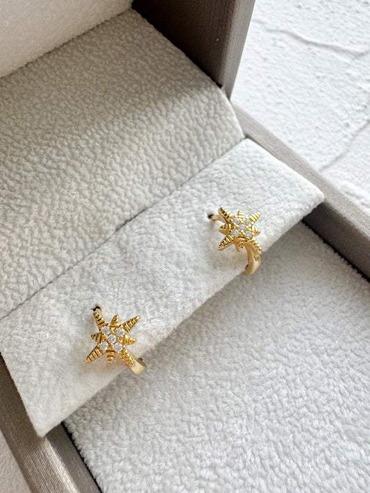 Argollas huggies con estrella