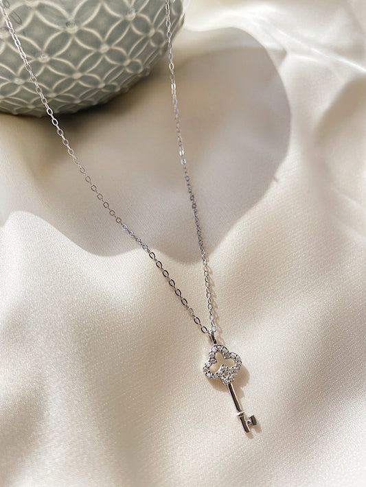 Cadena con dije llave