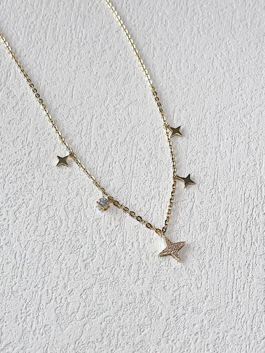 Cadena enchapada estrella 4 puntas y estrellitas lisas