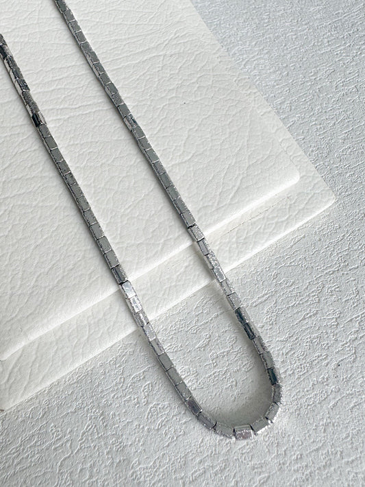 Collar cola de ratón con tubitos satinados