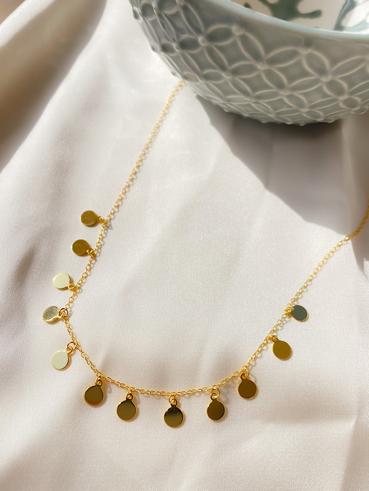 Collar con chapitas lisas