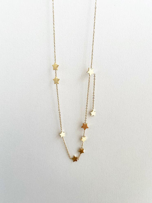 Collar estrellas lisas con caída de costado