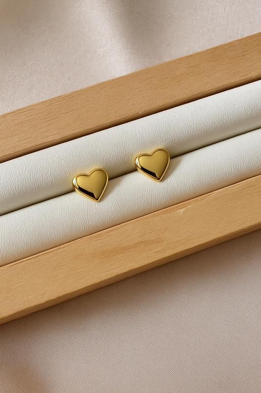 Aretes pegados corazón con seguro de bebé