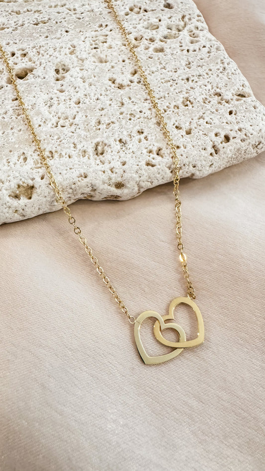 Cadena con 2 corazones entrelazados