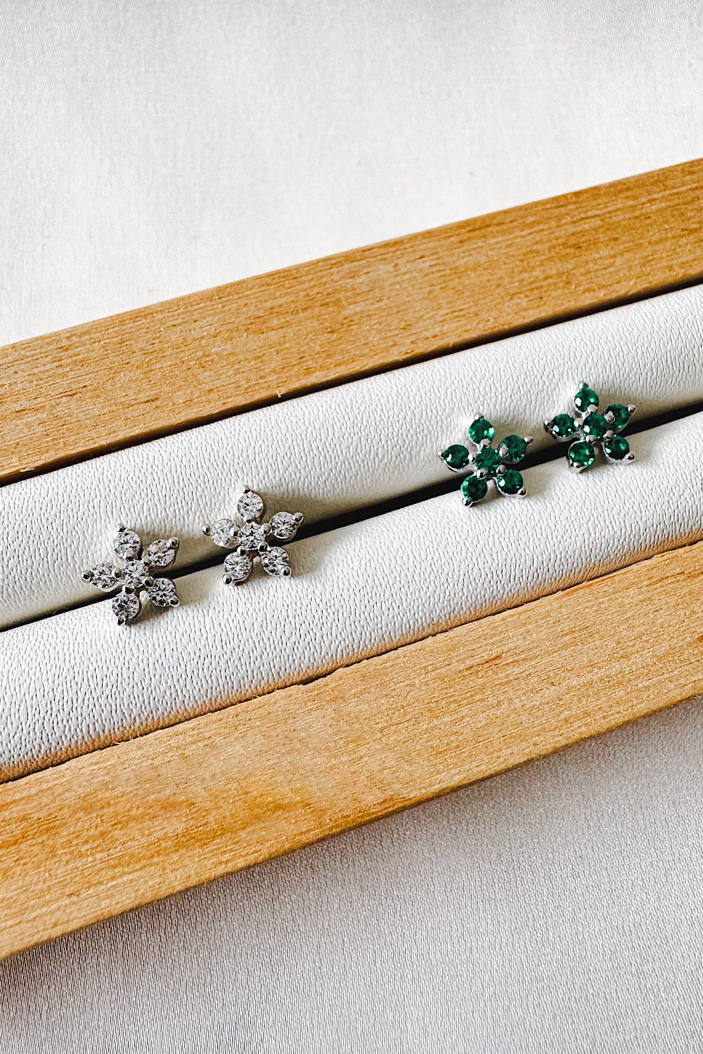 Aretes pegados roseta