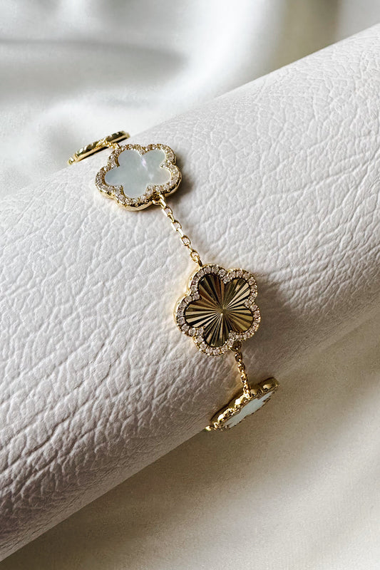 Pulsera 5 flores nácar y diamantadas