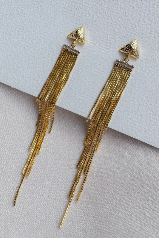 Aretes base triángulo con cadenas colgando