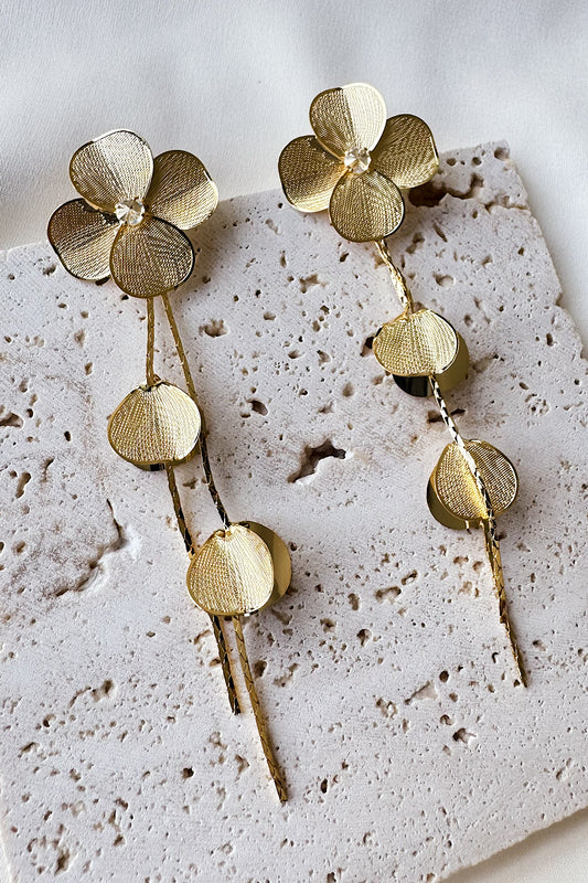 Aretes flor con circón y 4 hojitas colgando
