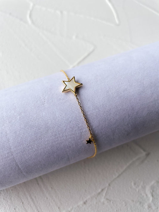Pulsera estrella con nácar y estrella lisa